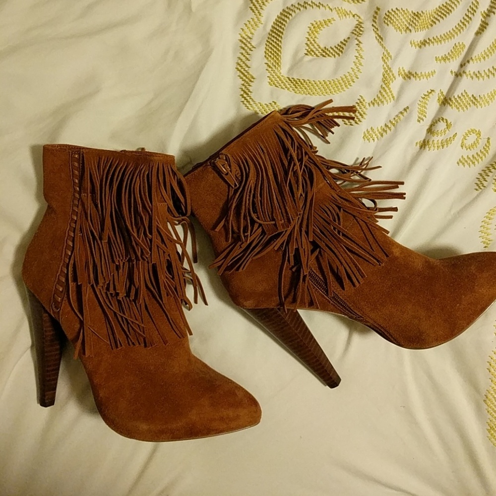 Steve Madden fringe brown suede boots